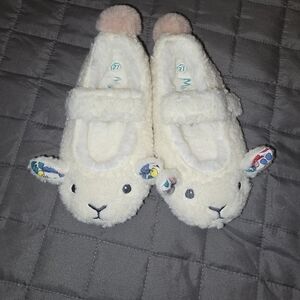 Mini Boden Cream Lamb Slippers